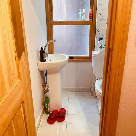 Large Garden House דירה *